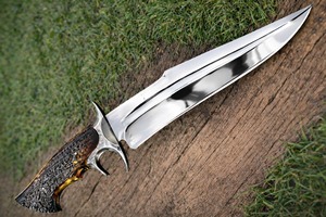 Couteau de chasse en acier de Damas, lame à pointe de lance, manche sculpté avec étui en cuir marron - Product Image 3