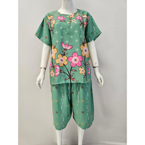 Pyjama court pour femme, manches courtes et pantalon court, confortable à porter au quotidien, en tissu rayonne. - Product Image 1