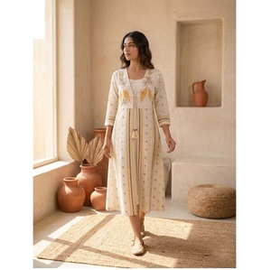 Vente en gros de tenues ethniques Kurta, vêtements ethniques de créateur pour femmes, tenues pour cérémonies de mariage disponibles à la vente - Product Image 1