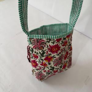 Bolso bandolera de algodón hecho a mano con diseño floral para mujer, con neceser y set de bolsos de viaje - Product Image 2