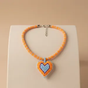 Collier pendentif étoile perlé fait main jaune avec caractère rouge, style unisexe mignon, chaîne plaquée or - Product Image 3