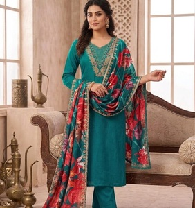 Conjunto indio-pakistaní de algodón color verde azulado con bordado, Kurti recto, pantalón y dupatta, atuendo étnico femenino para uso casual y festivo. - Product Image 1