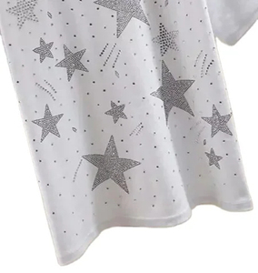 Camiseta Blanca Personalizada de Manga Corta para Hombre con Diseño de Estrellas Brillantes, Cuello Redondo, Estilo Urbano, Largo Regular, Transpirable, 100% Algodón - Product Image 2