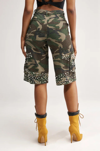 Shorts cargo camouflage à taille haute avec fermeture boutonnée et poches ornées de strass, shorts en toile tissée décontractés pour hommes - Product Image 2
