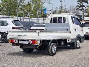Camion de fret léger à plateau plat d'occasion Porter II 2015, blanc propre, turbo, diesel durable, automatique, 4x2, cabine simple, Euro VI - Product Image 2