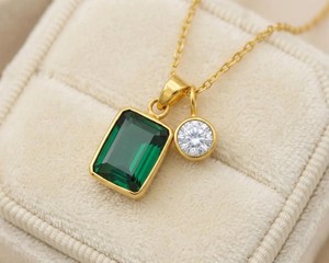 Collier pendentif émeraude de laboratoire, bijoux en pierre précieuse verte synthétique, cadeau de luxe abordable, fournisseur en gros - Product Image 1