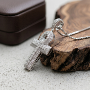 Pendentif Croix Ankh Hip Hop Personnalisé en Argent 925 avec Moissanite Baguette - Product Image 4
