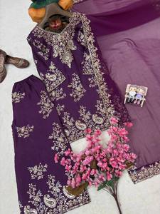 Ensemble Anarkali brodé violet avec dupatta, longueur ras du sol, tenue traditionnelle indienne et pakistanaise pour femme, coupe régulière, extensible - Product Image 4