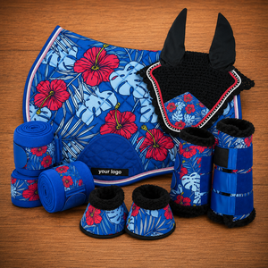 Conjunto a juego para caballo Tough Tack de algodón con estampado floral azul para sublimación: mantilla de salto, velo antimoscas, botas y vendas de polo - Product Image 1