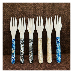 Cucharas Artesanales de Concha Hechas en Vietnam para Vajilla Decorativa con Temática Costera y Suministro Mayorista Internacional - Product Image 1