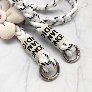 Correa de Teléfono Moderna y Duradera, Diseño de Flor de Cinco Pétalos, Trenzada en Nailon y Metal, Mantiene el Teléfono Seguro, Agrega un Toque Divertido al Look Diario - Product Image 3