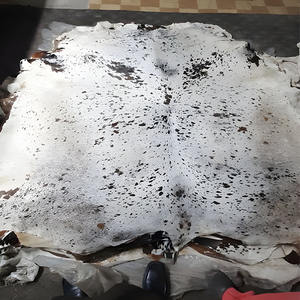 Alfombra de cuero vacuno natural para suelos rústicos de casas de campo, decoración de lujo para galerías de arte, alfombra de cuero genuino, tapete auténtico de piel. - Product Image 3