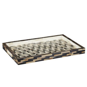 Plateau de service rectangulaire en incrustation d'os géométrique noir et blanc, plateau décoratif fait à la main, base en bois de luxe, design artisanal, décoration d'intérieur - Product Image 1