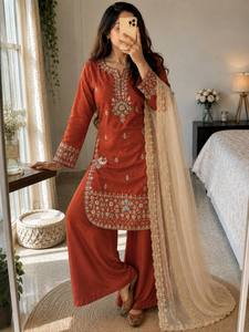 Traje Anarkali Naranja Bordado con Dupatta Beige, Largo hasta el Tobillo, Ropa Tradicional India y Pakistaní para Mujer, Corte Holgado y Elástico - Product Image 1
