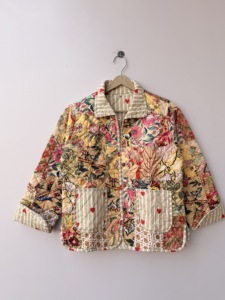 Veste réversible en coton pour l'hiver, style patchwork bohème, cadeau unique pour elle - Product Image 1