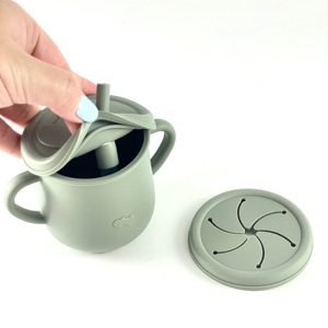 Gobelet à collation pour bébé avec paille, tasse d'apprentissage en silicone, récipient à collation pour tout-petits, qualité alimentaire, compatible micro-ondes/lave-vaisselle/congélateur - Product Image 2