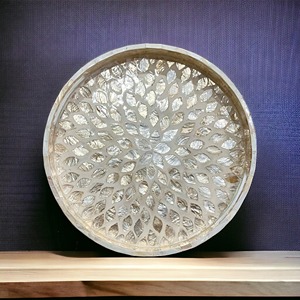 Plateau rond en nacre avec incrustations de capiz : Plateau décoratif pour table basse à motif feuille d'or - Product Image 3