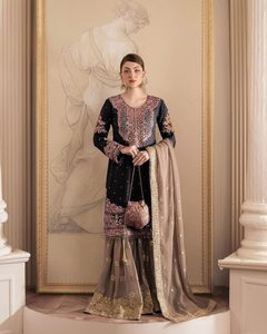 Conjunto de Moda: Top, Sharara y Dupatta con Bordado de Lentejuelas en Georgette, Color Negro 73030 - Product Image 1