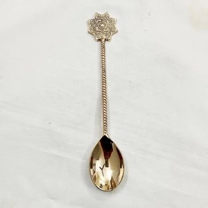 Dernière cuillère en laiton faite à la main, dorée, avec motif floral en relief sur la poignée, idéale pour la table à manger, les dîners et les soupes - Product Image 5