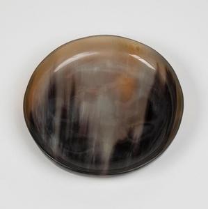 Bandeja Decorativa Portátil Hecha a Mano con Diseño Geométrico y Recubrimiento de Cuerno de Búfalo Negro Marrón Natural, Temática Animal para Servir Platos - Product Image 4