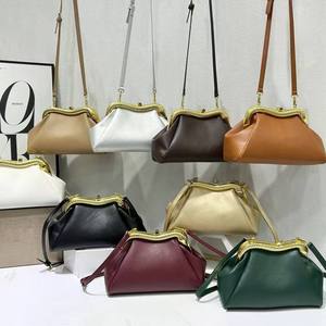 Bolso Bandolera Kiss Lock para Mujer, de Cuero PU, con Correa Ajustable, Gran Capacidad, para Uso Diario y Nocturno - Product Image 1