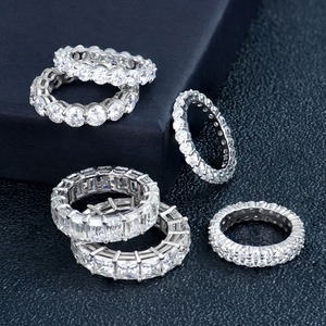 เครื่องประดับเงินแท้ S925 แหวนเพชรทรงกลมเจ้าหญิงมรกต คัตติ้งวีวีเอส ดี คัลเลอร์ มอยส์ซาไนต์ ฮิปฮอป เทนนิส ริง สำหรับผู้ชายและผู้หญิง - Product Image 1