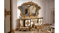 Ensemble de chambre d'hôtel de luxe en teck massif blanc doré, style mi-siècle, antique, avec armoire California King/Queen et tables de chevet ornées