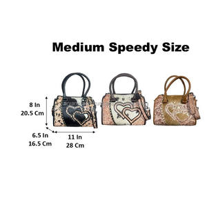 Sac de voyage unisexe en cuir de vachette façonné à la main, motif floral occidental, motif cœur, sac à bandoulière pour week-end, idéal comme cadeau (OEM/ODM) - Product Image 2