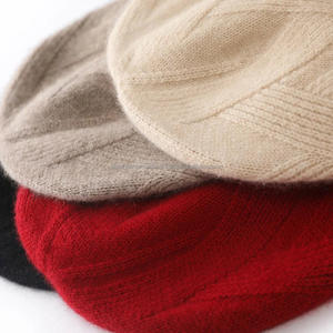 Gorro de Invierno Cálido y Suave de Acrílico para Exteriores, con Impresión Digital Personalizada, Venta al por Mayor desde Pakistán - Product Image 3