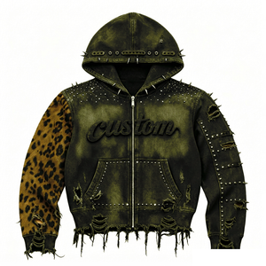 Veste à capuche en jean délavé personnalisé avec imprimé léopard sur une des manches et une deuxième manche ornée de strass pour un confort optimal - Product Image 1