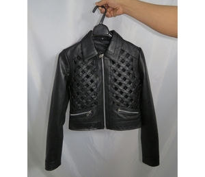 Chaqueta corta de cuero genuino tejido negro para mujer, impermeable, diseño personalizado, de invierno, con cierre de cremallera, de piel de vaca, al por mayor - Product Image 5