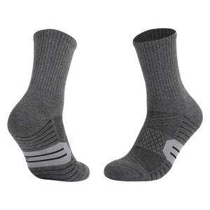 Chaussettes de sport en coton personnalisées de haute qualité pour hommes, avec logo brodé, antidérapantes, à compression, jetables, style mode et grip, pour OEM - Product Image 6