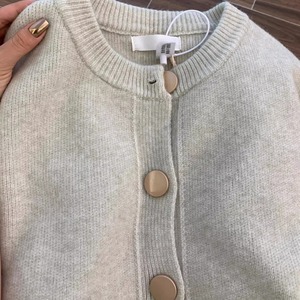 Cardigan en tricot minimaliste à col rond avec gros boutons – Veste d'hiver à manches longues, coupe ample, couleur unie pour femme - Product Image 5