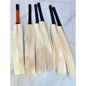 Bate de críquet de sauce inglés personalizado, ligero, con funda, acabado profesional, agarre cómodo para jugadores y equipos. - Product Image 3