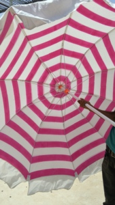 Parasol de jardin unique à motif imprimé en relief, style bohème indien, parasol de plage, protection solaire pour terrasses, fait main - Product Image 3