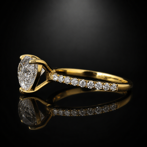 Bague de fiançailles tendance en or jaune massif 14 carats avec diamant taille cœur de 2,5 carats E VVS2 et diamants latéraux, style romantique pour femme - Product Image 3