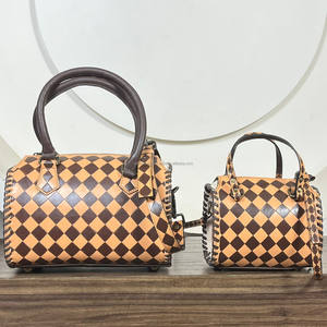 Venta al por mayor directa de fábrica: Bolsos de cuero a cuadros hechos a mano para mujer, bolsos de viaje tipo Speedy, bolsos de gimnasio para pasar la noche, bolsos de lona, bolsos cruzados de viaje personalizados. - Product Image 4