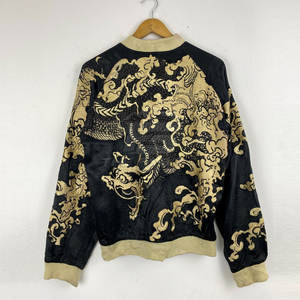 Chaqueta de Invierno Sukajan de Lujo, Hecha a Mano con Alta Calidad, Cuello Alto, Logotipo Frontal, Tacto Muy Suave, Hilo Premium para Bordado - Product Image 2