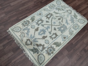 Alfombra Tejida a Mano Estilo Turco, Alfombra Rectangular Geométrica en Tonos Crema, Azul y Verde con Flecos para Sala de Estar - Product Image 5