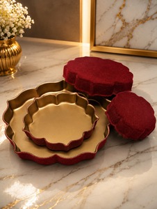 Juego de 4 Portavelas de Té Rojos de Terciopelo, Ideales para Mesas de Comedor, Centros de Mesa, Salas de Estar y Decoración Festiva - Product Image 1