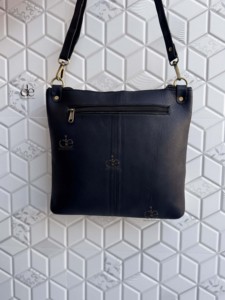 กระเป๋าหนังวัวแท้ทำจากขนสัตว์กระเป๋าสะพายข้างสำหรับผู้หญิงงานแฮนด์เมดสไตล์ตะวันตกดีไซน์ใหม่ - Product Image 3