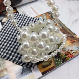 Mini bolso hecho a mano con perlas, accesorio de moda clásico de plástico blanco para mayores de 14 años - Product Image 2