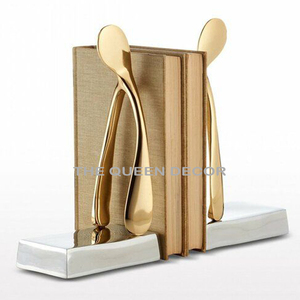 Elegantes sujetalibros decorativos de aluminio con forma de mano humana en mármol y chapado en oro, juego de 2 para mesa. - Product Image 2