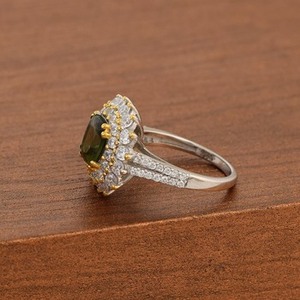 Anillo de Compromiso y Matrimonio de Plata de Ley 925 Chapado en Oro con Circonita Cúbica Verde de Lujo, Nueva Colección 2026, Joyería Fina para Mujer - Product Image 4