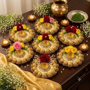 Porte-bougie en métal artisanal avec bordure de perles dorées et accents floraux, durable et écologique, décoration d'intérieur pour la Saint-Valentin - Product Image 4