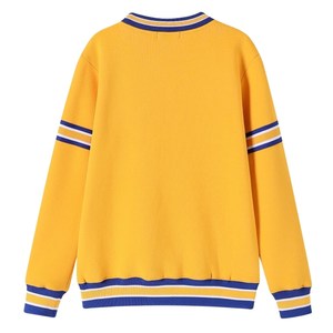 เสื้อสเวตเชิ้ต Sigma Gamma Rho Chenille Crest สำหรับผู้หญิง สีทองน้ำเงิน แขนเสื้อแบบแร็กแลน มีกระเป๋า คอกลม เสื้อพูลโอเวอร์สำหรับชมรมนักศึกษา - Product Image 3