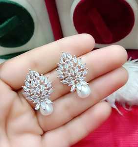Nouvelles boucles d'oreilles pendantes tendance Exima Traders pour femmes, en laiton avec pierres AD serties, ensemble de bijoux pour un usage quotidien décontracté - Product Image 2