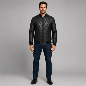 Chaqueta bomber de cuero genuino negro para hombre con paneles acolchados en los hombros, cuello y puños acanalados y bolsillos con cremallera - Product Image 3