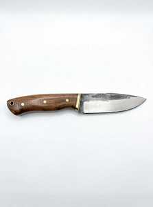 Cuchillo Utilitario para Exteriores de Acero al Carbono Forjado a Mano Personalizado con Mango de Madera de Nogal y Empuñadura de Latón, Grado DIY, OEM Personalizable - Product Image 3
