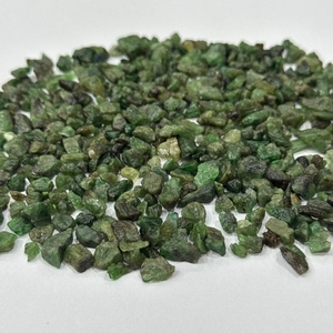 Grenat Vert Naturel de Tanzanie Tsavorite Brut Non Taillé Qualité Commerciale Pierre Brute en Vrac Grenat Naturel Vente en Gros 10kg Pierre Précieuse Fine Naturelle - Product Image 4